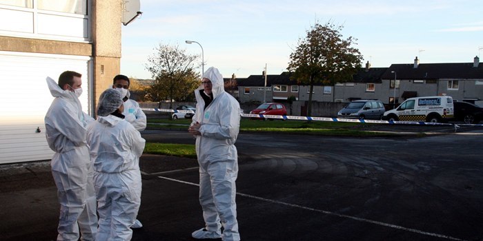 Mike Meach Evening Telegraph - Forres Drive, Glenrothes - Forensic detectives at the scene of the shooting