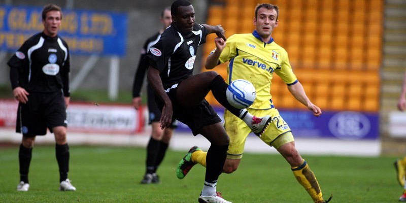 Football, St Johnstone v Kilmarnock.    Cleveland Taylor (Saints) and Liam Kelly (Kilmarnock).