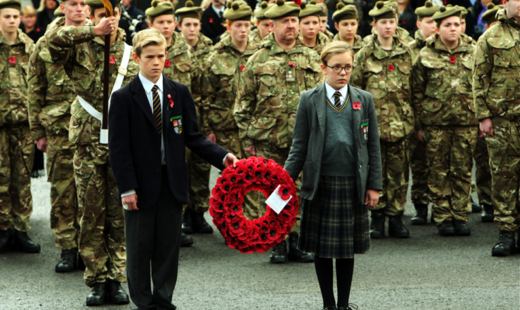 Pupils Jamie Golden and Ailsa Millar with the wreath.