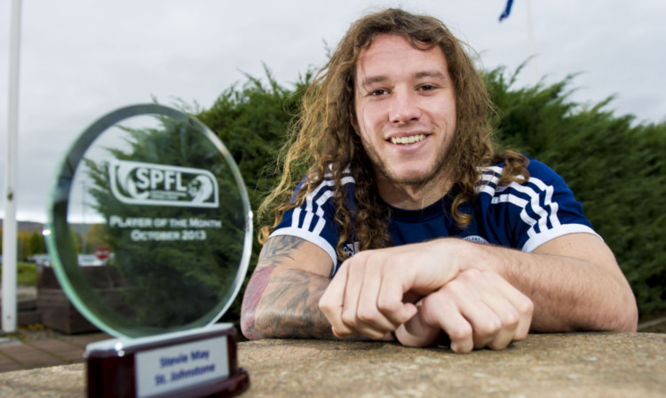 13/11/13
BEARDMORE HOTEL - CLYDEBANK
On-form striker Stevie May is rewarded for his St Johnstone goals by winning the Scottish Premiership Player of the Month award