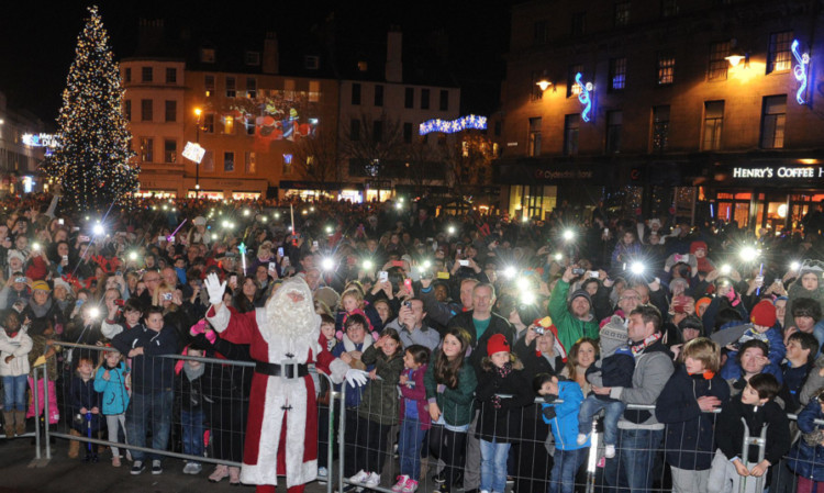 Thousands accepted the invitation to get into the festive mood.