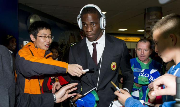 AC Milan superstar Mario Balotelli is mobbed by autograph hunters at Glasgow Airport.