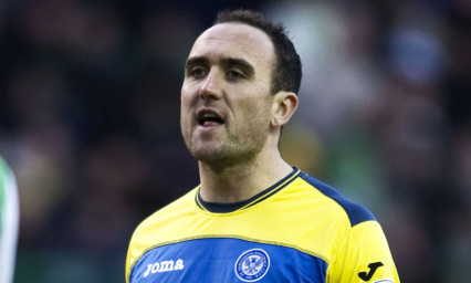 Lee Croft has agreed a short-term deal with St Johnstone.