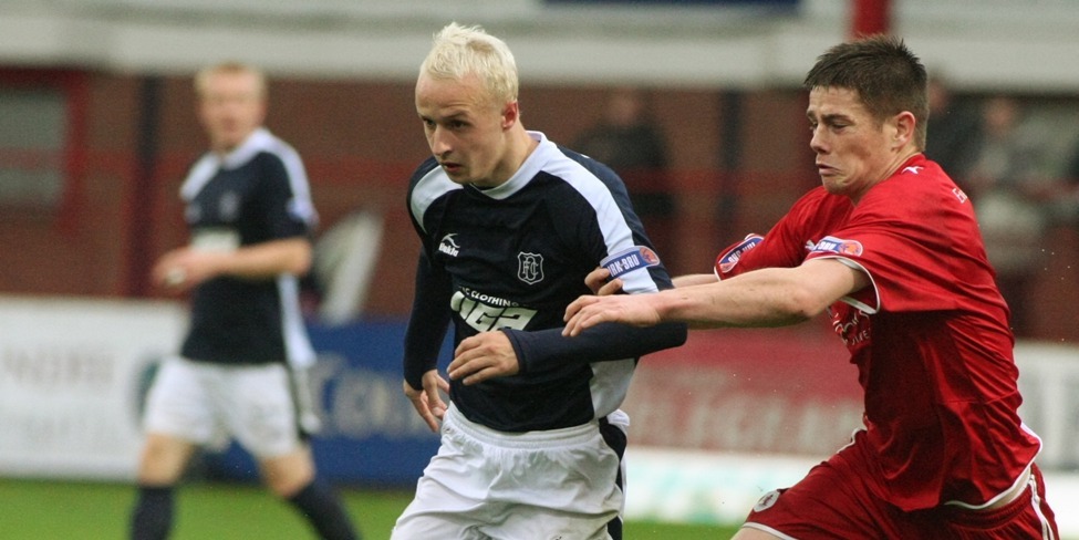 Football, Dundee v Raith Rovers.      Dundee's Leigh Griffiths bursts away from Dougie Hill.