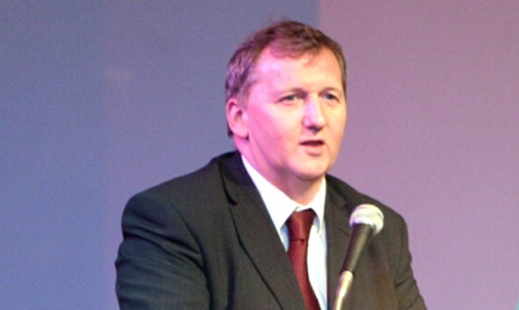 Fife Council leader Alex Rowley will stand as the Labour candidate in the Cowdenbeath by-election.