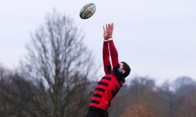 Perthshire remain in top sport after a 22-17 win over Strathmore.