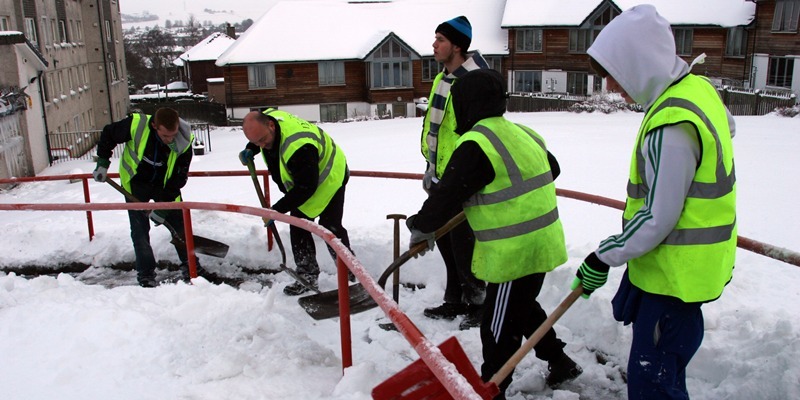snow scene, Community Service workers clearing paths in Alloway Terrace, Dundee