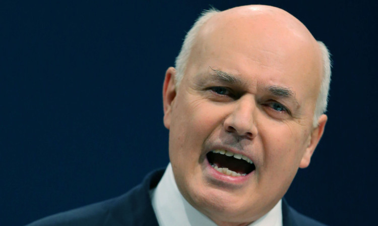 Iain Duncan Smith says benefits claimants should not be better off than working families.