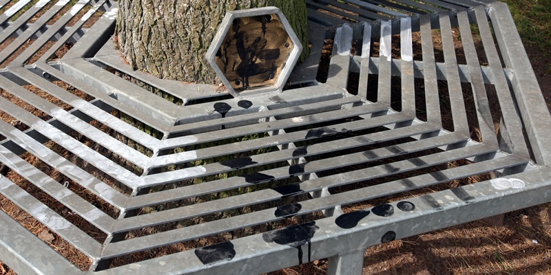 Gordon Robbie  Evening Telegraph vandalised memorial bench Invegowrie Park