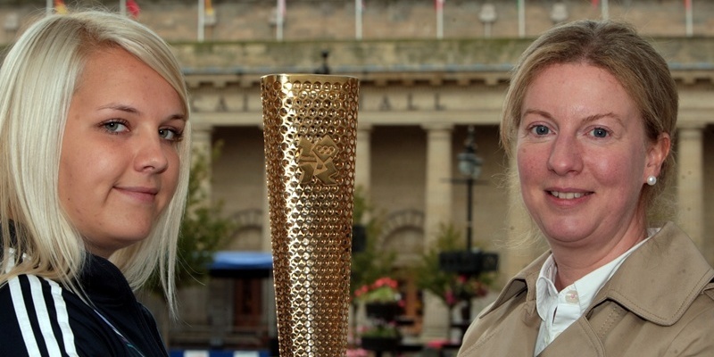 John Stevenson, Courier,27/08/11. Dundee. Olympic Torch comes to Dundee.Pic shows l/r B ank of Scotland Local Hero Sian Bruce with Sports Minister Shona Robison and the Olympic Torch.