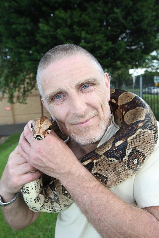 Steve MacDougall, Courier, B&Q Carpark, Mid Craigie, Dundee. Chaz Watson takes his pet snake 'Gismo' shopping around Asda and B&Q. Pictured, Chaz with snake Gismo.