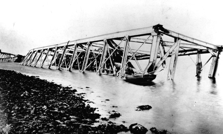 Memorials are being erected to remember the victims of the 1879 Tay Bridge Disaster.