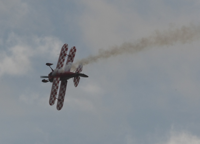 DOUGIE NICOLSON, COURIER, 10/09/11, NEWS. RAF LEUCHARS AIRSHOW.   

A Pitts Special is put through its paces.