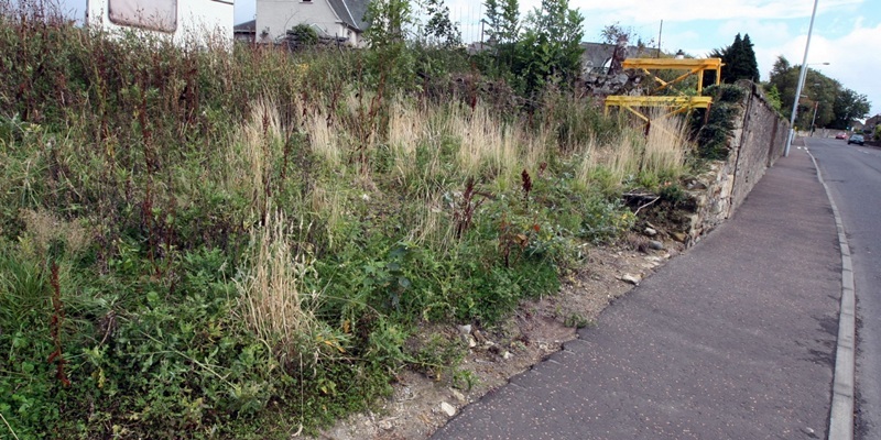 DOUGIE NICOLSON, COURIER, 13/09/11, NEWS. Pic shows the wall in Falkland today,Tuesday 13th September 2011, which is to be rebuilt after a Scottish Government decision. Story by Jonny, Cupar office.