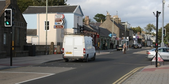 DOUGIE NICOLSON, COURIER, 14/09/11, NEWS. 

Pic shows the new crossing in Monifieth High Street today, Wednesday 14th September 2011. Story by Reporters.