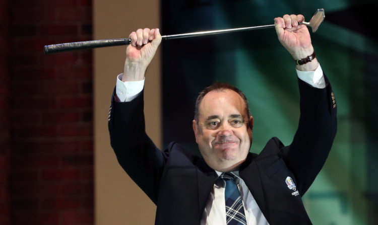 First Minister Alex Salmond invited golf fans to Gleneagles at the closing ceremony of the 2012 Ryder Cup at Medinah in Illinois.