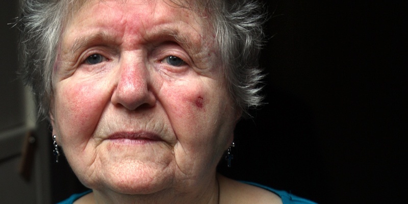 Kris Miller, Courier, 18/09/11. Picture today shows Cathie Henderson (84) who was attacked on her doorstep and subjected to a violent mugging in her own home last night.