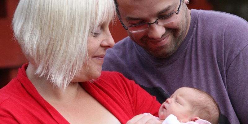 Steve MacDougall, Courier, 67 Aberdour Place, Broughty Ferry. Picture of Dundee woman Jane Hume, who has just given birth for a second time without medical assistance after staff at Ninewells sent her away. Pictured, Jane with partner Alex Nicoll and baby Marrissa.