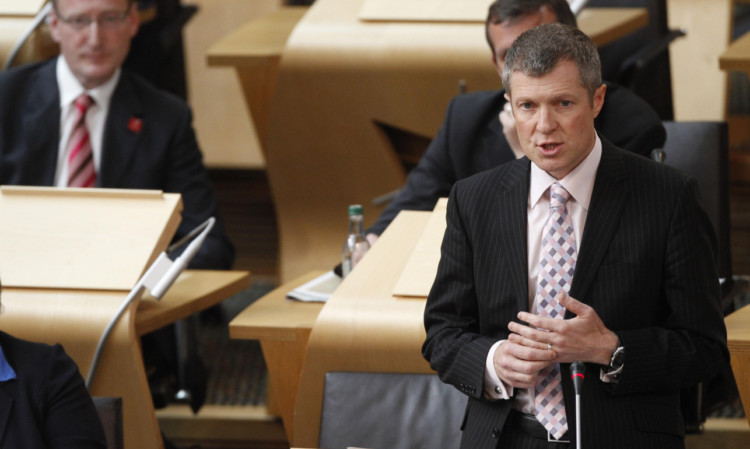 Liberal party leader Willie Rennie has praised the coalition's policies at First Minister's Questions.