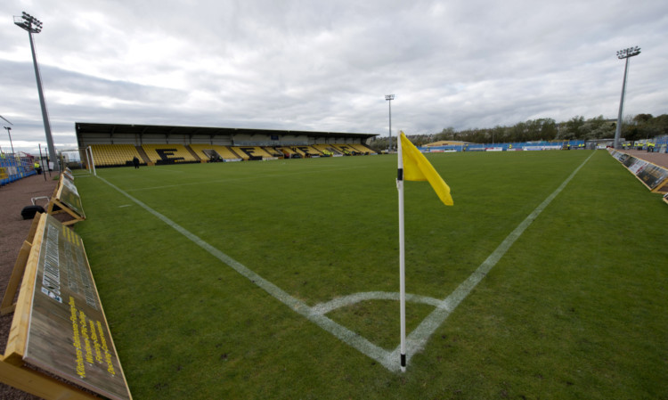 East Fife are planning to replace the current playing surface at Bayview with an artificial one.