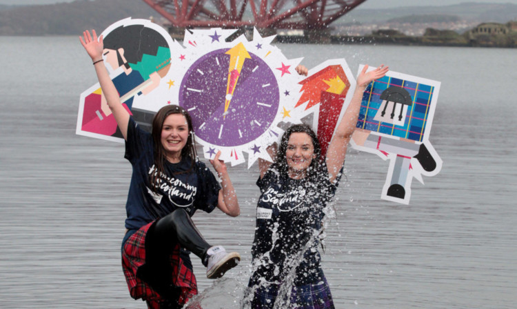 Erin Whyte and Bethany Lawrie promote the dook in the Forth.