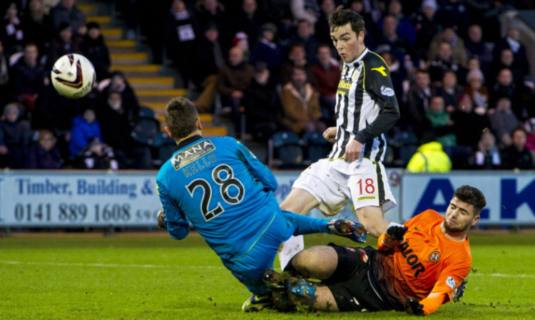 Nadir Ciftci beats Marian Kello to pull a goal back for Dundee United.