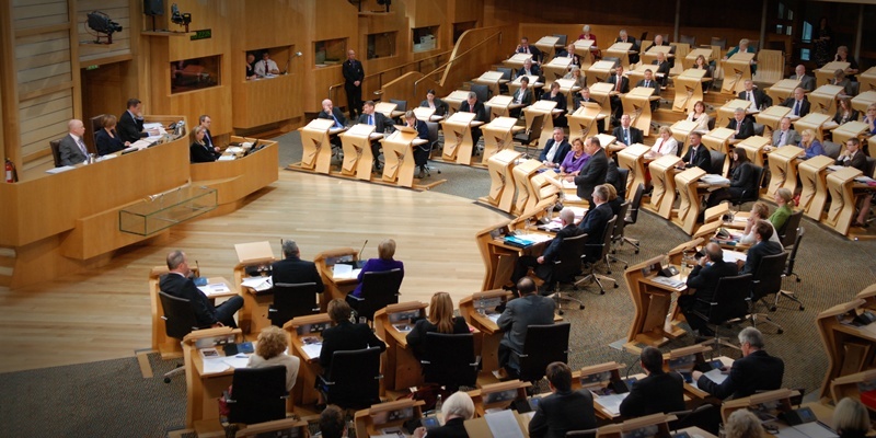 First Minister Alex Salmond (standing) presents the SNP Government's new legislative programme in the Scottish parliament. -- Scotlands First Minister Alex Salmond reaffirms his pledge to hold an independence referendum, as he launches SNP Governments legislative programme. Edinburgh, UK. 7th September 2011
Alex Salmond reaffirms pledge on Scottish independence referendum