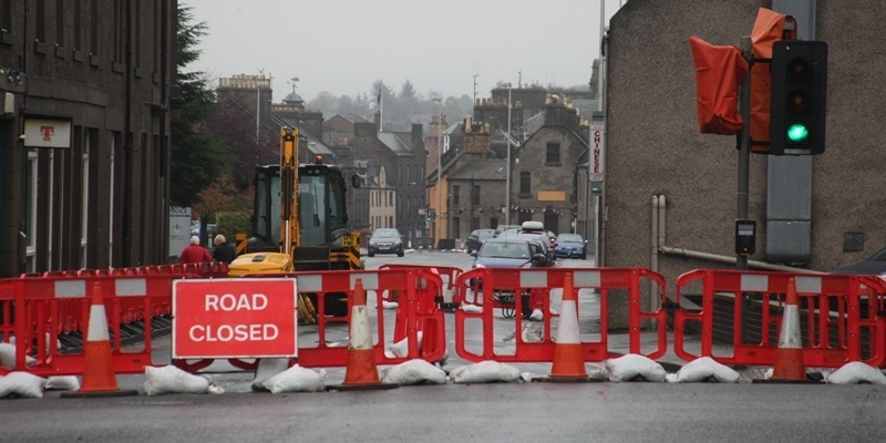 DOUGIE NICOLSON, COURIER, 25/10/11, NEWS. Pic shows the road closed at the Westport junction in Forfar today, Tuesday 25th October 2011. Story by Forfar office.