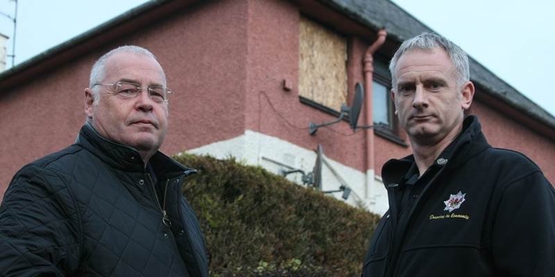 DOUGIE NICOLSON, COURIER, 09/11/11, NEWS.



Pictured outside the flat in Noran Avenue, Arbroath where the fire tragedy was are Cllr David Fairweather, left, and Martin Tait - Group Manager Tayside Fire & Rescue today, Wednesday 9th November 2011. Story by Arbroath office.