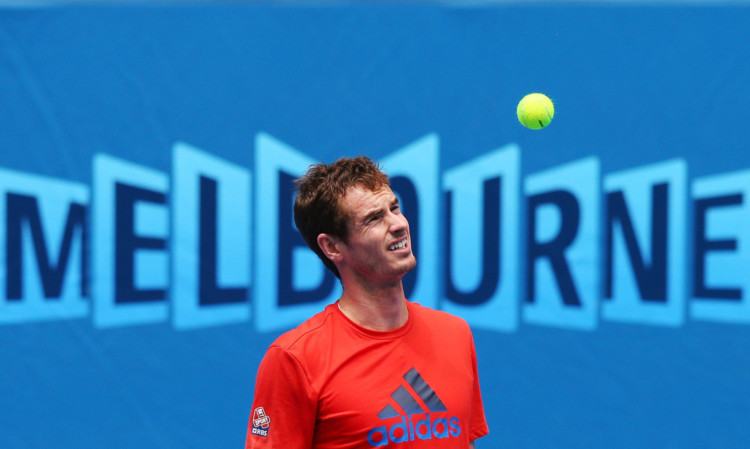 Andy Murray has problems with the glare from the sun during his pratice session.