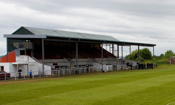 Fans can choose their own admission fee at 
Cliftonhill this weekend.