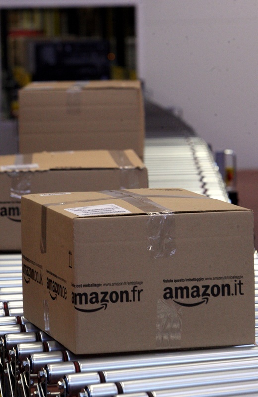 John Stevenson, Courier, 15/11/11. Fife. Dunfermline. Visit of First Minister Alex Salmond to open the new Amazon Fulfilment Centre. Pic shows boxes on production line.