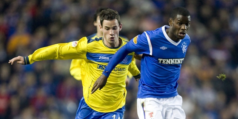 Rangers' Maurice Edu (7) and St Johnstone's Kevin Moon (14)