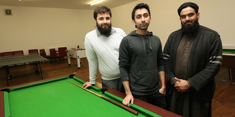 DOUGIE NICOLSON, COURIER, 24/11/11, NEWS.

Pictured at the Dundee Community Centre today, Thursday 24th November 2011, are L/R, Abdul Khaliq - Asst. Manager, Abdul Rehman - Manager, and Mohammad Amin - Chef at Sizzlers. Story by Craig, Reporters.