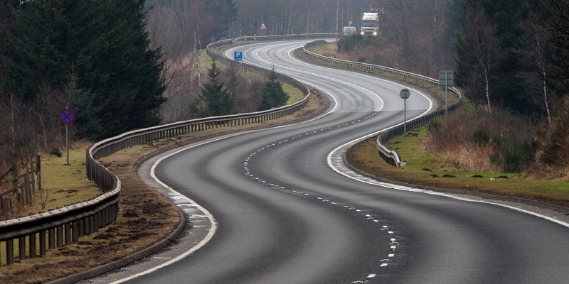 Kris Miller, Courier, 31/01/12. Picture today shows empty single carraigeway just north of Dunkeld for story about dualling of A9.