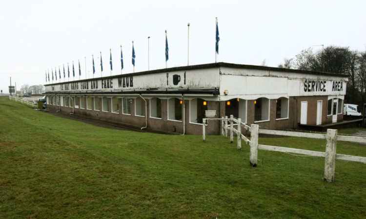 Plans for a motel near Stracathro Services on the A90 have been approved by planners.