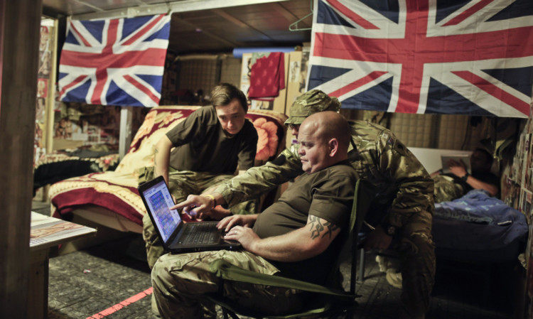 An IT failure left MoD staff unable to contact troops in conflict zones.