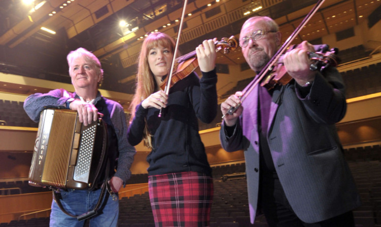 Nicola Benedetti with Phil Cunningham (left) and Aly Bain.