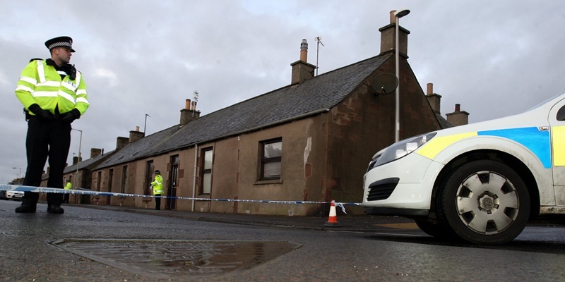 John Stevenson. Courier. 11/12/11. Angus, Carnoustie.All pics show police activity in the incident in the Kinloch Street, Brown Street, Panmure Street area of the town. Pic shows the cottage on the Kinloch Street / Brown Street corner.