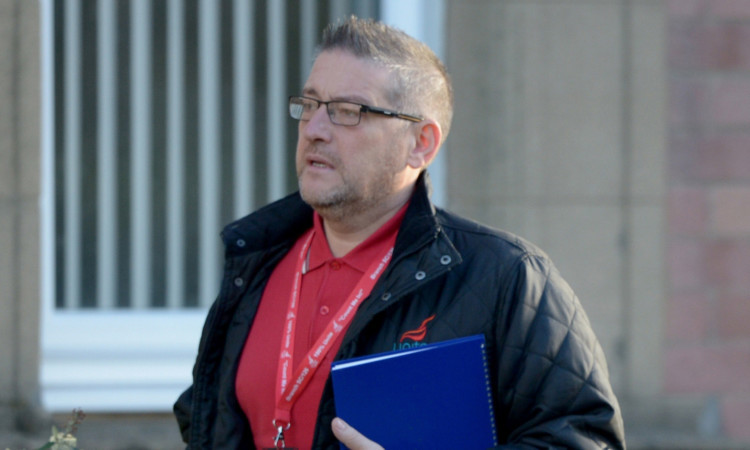Stevie Deans resigned from his job at Grangemouth and as Unite convener during the row.