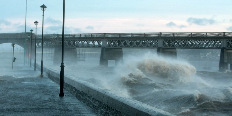 Kim Cessford, Courier - 25.12.11- pictured is the Tay in the strong winds