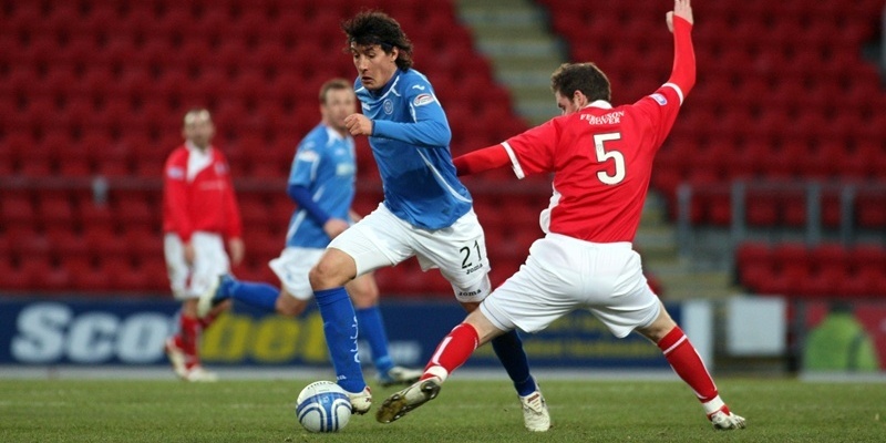 Steve MacDougall, Courier, McDiarmid Park, Crieff Road, Perth. St Johnstone FC v Brechin City FC, Scottish Cup. Action from the macth. Pictured, Francisco Sandaza (Saints) and Michael Dunlop (Brechin).
