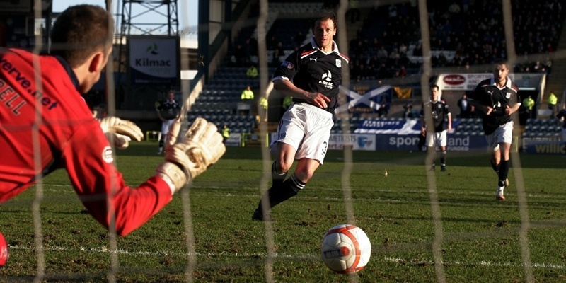 Gareth Jennings , Sunday Post, Dundee v Kilmarnock, Bell saves Lockwoods penalty