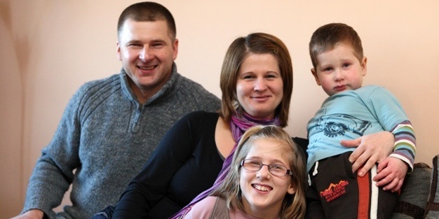 Steve MacDougall, Courier, 10 Kings Road, Coupar Angus. Picture of the Mucha family and Wiktoria following her successful surgery in the USA. Pictured, left to right is Tomasz (Father), Aneta (Mother), Patrick (Brother) and at the front is Wiktoria.
