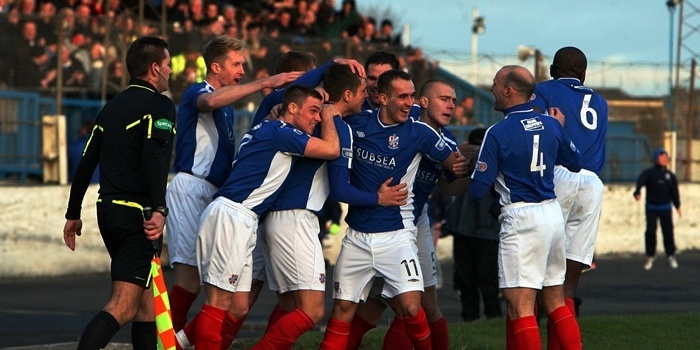 John Stevenson. Courier. 07/01/12. Fife. Cowdenbeath. Central Park Scottish Cup Cowdenbeath v Hiberni an. Pics show match action as the Cowdenbeath players celebrate scoring.