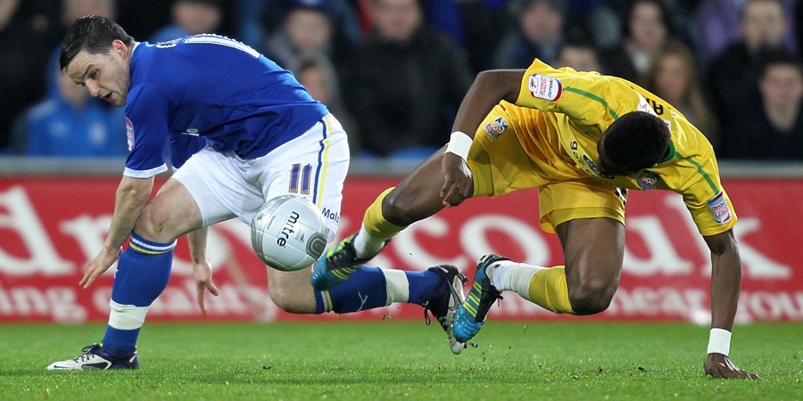 Cardiff City's Craig Conway and Crystal Palace's Wilfried Zaha (right) battle for the ball