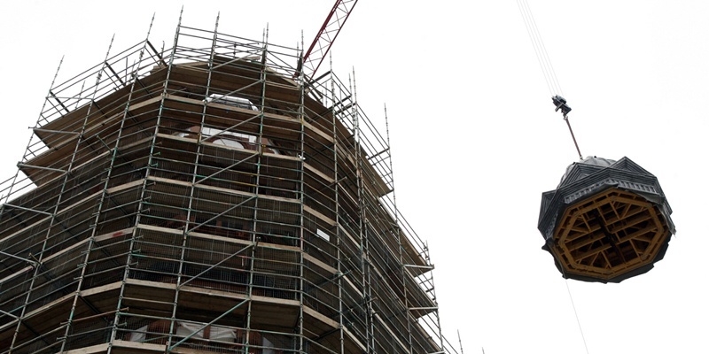 John Stevenson. Courier. 01/02/12. Fife. St Andrews. the Hamilton Grand Hotel at the Old Course, replacement of dome on top of hotel., the original was destroyed by fire in the 1970's. Pic shows the new 3 ton lead replica is hoisted up from street level to the top of the hotel.