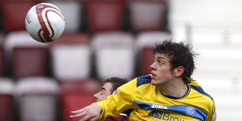 St Johnstone's Murray Davidson and Hearts Scott Robinson (left) battle for the ball during the Scottish Cup Fifth Round match at Tynecastle Stadium, Edinburgh.