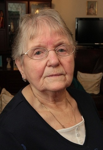 Kim Cessford, Courier - 07.02.12 - pictured at home, 33 Stirling Street is Cathie Henderson who was the victim of a mugging - words from Alan Wilson