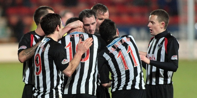 Kim Cessford, Courier - 07.02.12 - SPL, Dunfermline Athletic FC v Kilmarnock FC at East End Park - the Dunfermline team celebrate Andy Kirk's goal just before half time